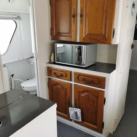 Bateau Entier 35m2 Avec Terrasse * Beaucaire (Gard)